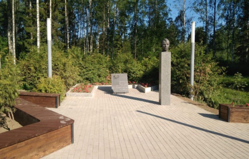 Прошла приемка работ по благоустройству сквера у памятника П. А. Тикиляйнену